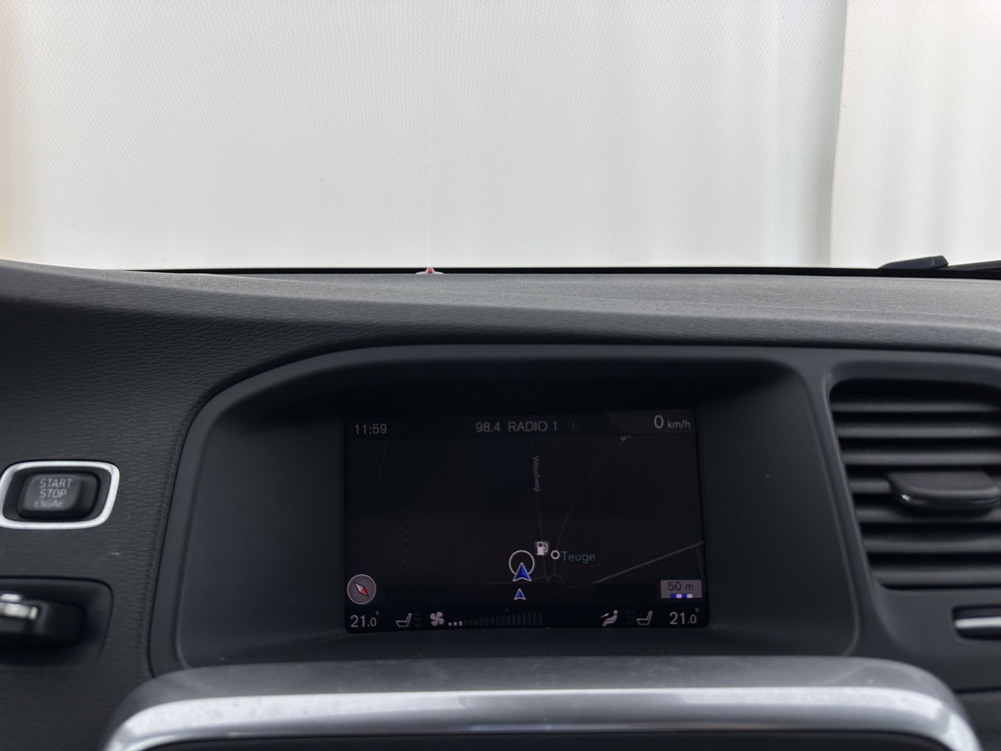 Volvo V60 2.0 D3 Polar+ Aut. *LEATHER | XENON | HEATED-COMFORTSEATS | NAVI-FULLMAP | CAMERA | PRIVACY-GLASS | ECC | PDC | CRUISE | 17''ALU*