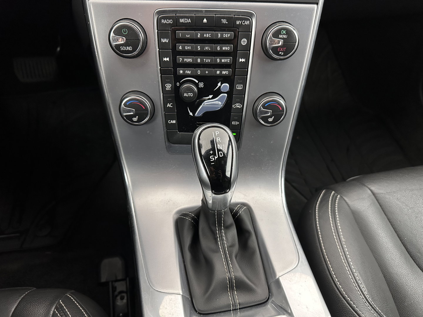 Volvo V60 2.0 D3 Polar+ Aut. *LEATHER | XENON | HEATED-COMFORTSEATS | NAVI-FULLMAP | CAMERA | PRIVACY-GLASS | ECC | PDC | CRUISE | 17''ALU*