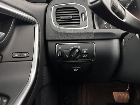 Volvo V60 2.0 D3 Polar+ Aut. *LEATHER | XENON | HEATED-COMFORTSEATS | NAVI-FULLMAP | CAMERA | PRIVACY-GLASS | ECC | PDC | CRUISE | 17''ALU*