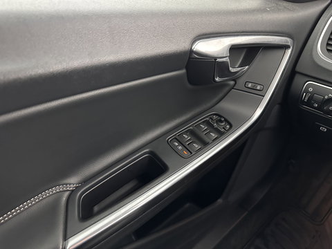 Volvo V60 2.0 D3 Polar+ Aut. *LEATHER | XENON | HEATED-COMFORTSEATS | NAVI-FULLMAP | CAMERA | PRIVACY-GLASS | ECC | PDC | CRUISE | 17''ALU*