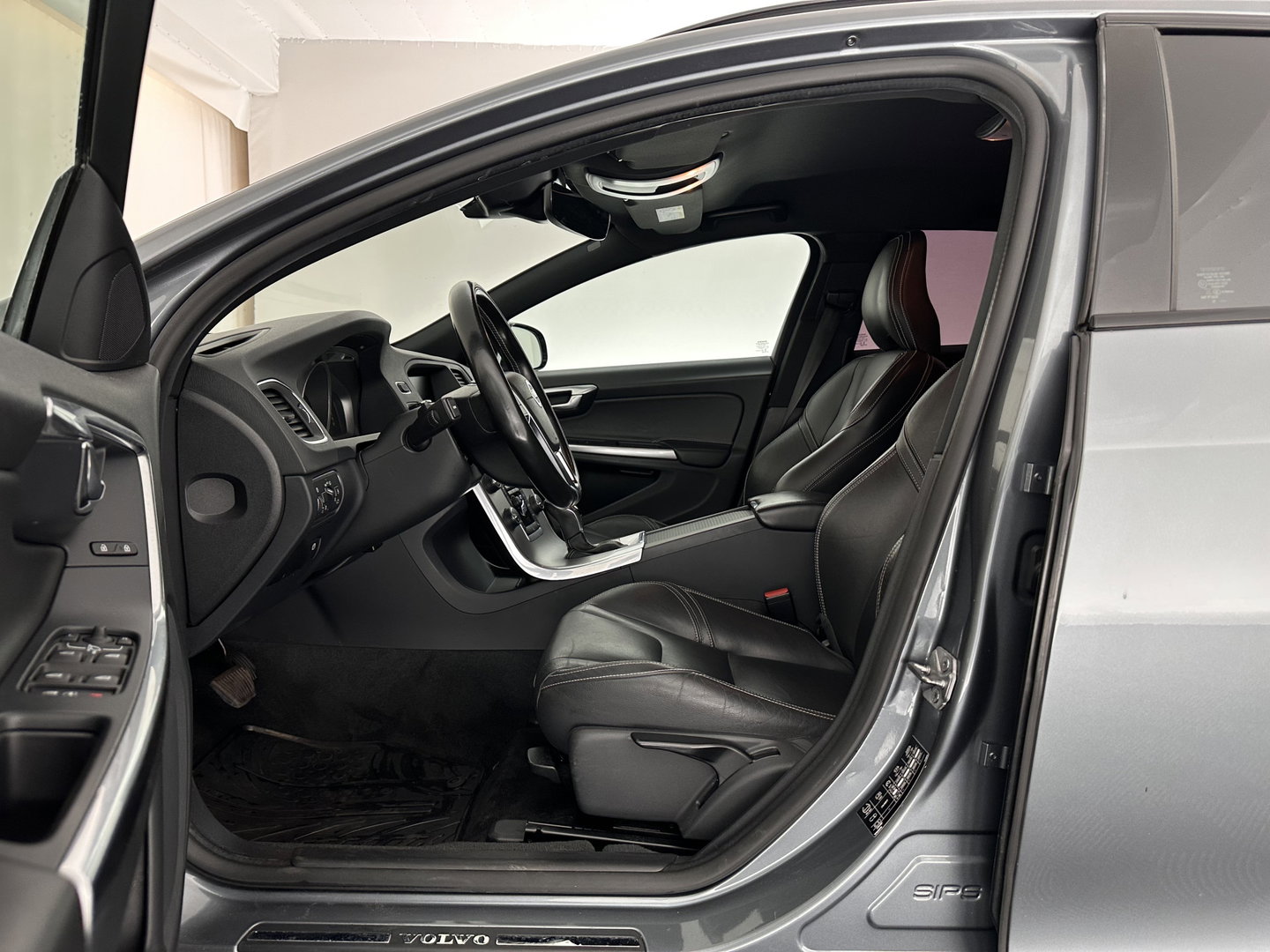 Volvo V60 2.0 D3 Polar+ Aut. *LEATHER | XENON | HEATED-COMFORTSEATS | NAVI-FULLMAP | CAMERA | PRIVACY-GLASS | ECC | PDC | CRUISE | 17''ALU*