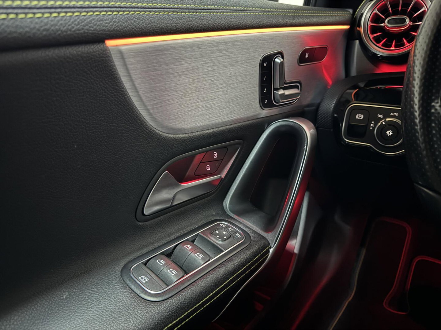 Mercedes-Benz A-Klasse 200 Edition 1 Pano Sfeer Memory Camera