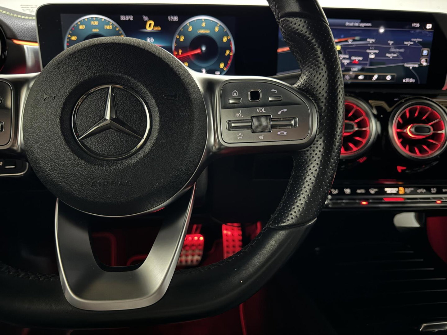 Mercedes-Benz A-Klasse 200 Edition 1 Pano Sfeer Memory Camera