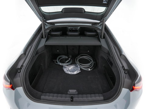 BMW i4 eDrive40 84 kWh M-Sport *M50 JAHRE* [ 3-Fase-11 kW ] {SOH-96%} (INCL-BTW) *LEATHER-ALCANTARA | FULL-LED | ADAPTIVE-CRUISE | HEATED-SPORTSEATS | CAMERA | DAB | DIGI-COCKPIT | NAVI-FULLMAP | AMBIENT-LIGHT | ECC | PDC | CARPLAY | KEYLESS | SHIFTPADDLES | 18