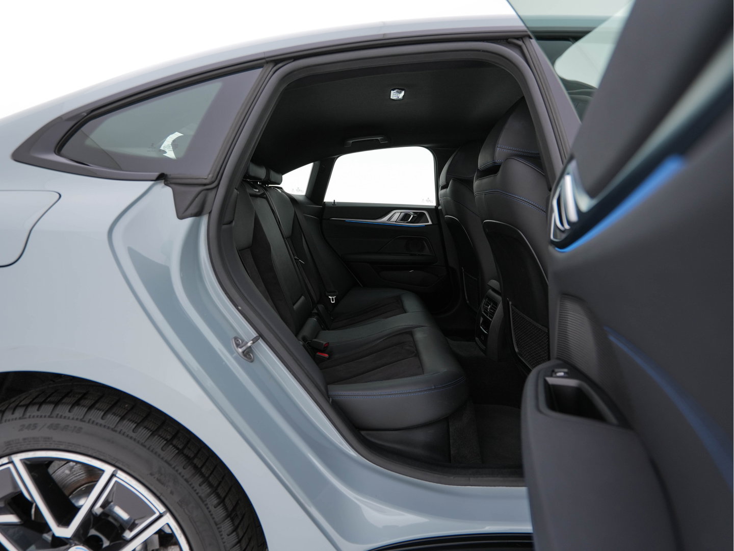 BMW i4 eDrive40 84 kWh M-Sport *M50 JAHRE* [ 3-Fase-11 kW ] {SOH-96%} (INCL-BTW) *LEATHER-ALCANTARA | FULL-LED | ADAPTIVE-CRUISE | HEATED-SPORTSEATS | CAMERA | DAB | DIGI-COCKPIT | NAVI-FULLMAP | AMBIENT-LIGHT | ECC | PDC | CARPLAY | KEYLESS | SHIFTPADDLES | 18