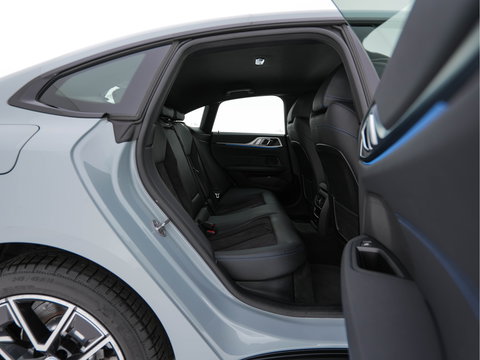 BMW i4 eDrive40 84 kWh M-Sport *M50 JAHRE* [ 3-Fase-11 kW ] {SOH-96%} (INCL-BTW) *LEATHER-ALCANTARA | FULL-LED | ADAPTIVE-CRUISE | HEATED-SPORTSEATS | CAMERA | DAB | DIGI-COCKPIT | NAVI-FULLMAP | AMBIENT-LIGHT | ECC | PDC | CARPLAY | KEYLESS | SHIFTPADDLES | 18