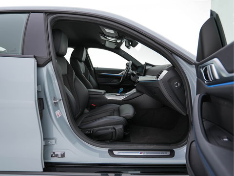 BMW i4 eDrive40 84 kWh M-Sport *M50 JAHRE* [ 3-Fase-11 kW ] {SOH-96%} (INCL-BTW) *LEATHER-ALCANTARA | FULL-LED | ADAPTIVE-CRUISE | HEATED-SPORTSEATS | CAMERA | DAB | DIGI-COCKPIT | NAVI-FULLMAP | AMBIENT-LIGHT | ECC | PDC | CARPLAY | KEYLESS | SHIFTPADDLES | 18