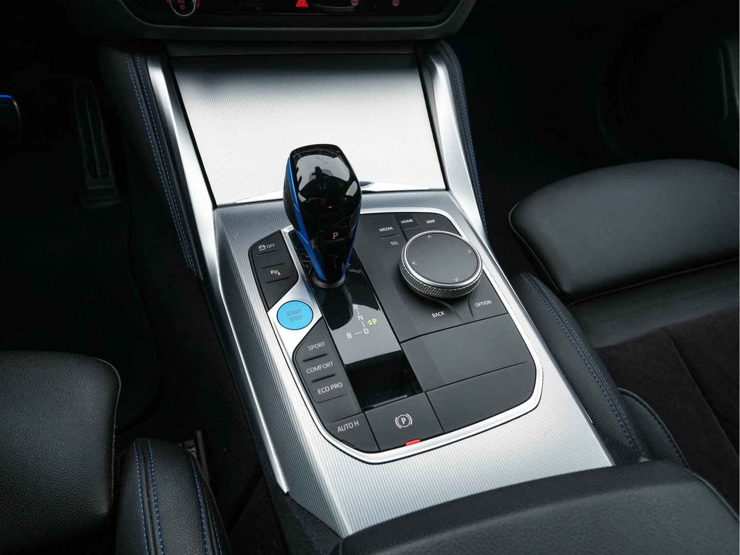 BMW i4 eDrive40 84 kWh M-Sport *M50 JAHRE* [ 3-Fase-11 kW ] {SOH-96%} (INCL-BTW) *LEATHER-ALCANTARA | FULL-LED | ADAPTIVE-CRUISE | HEATED-SPORTSEATS | CAMERA | DAB | DIGI-COCKPIT | NAVI-FULLMAP | AMBIENT-LIGHT | ECC | PDC | CARPLAY | KEYLESS | SHIFTPADDLES | 18