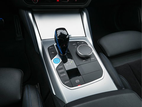 BMW i4 eDrive40 84 kWh M-Sport *M50 JAHRE* [ 3-Fase-11 kW ] {SOH-96%} (INCL-BTW) *LEATHER-ALCANTARA | FULL-LED | ADAPTIVE-CRUISE | HEATED-SPORTSEATS | CAMERA | DAB | DIGI-COCKPIT | NAVI-FULLMAP | AMBIENT-LIGHT | ECC | PDC | CARPLAY | KEYLESS | SHIFTPADDLES | 18