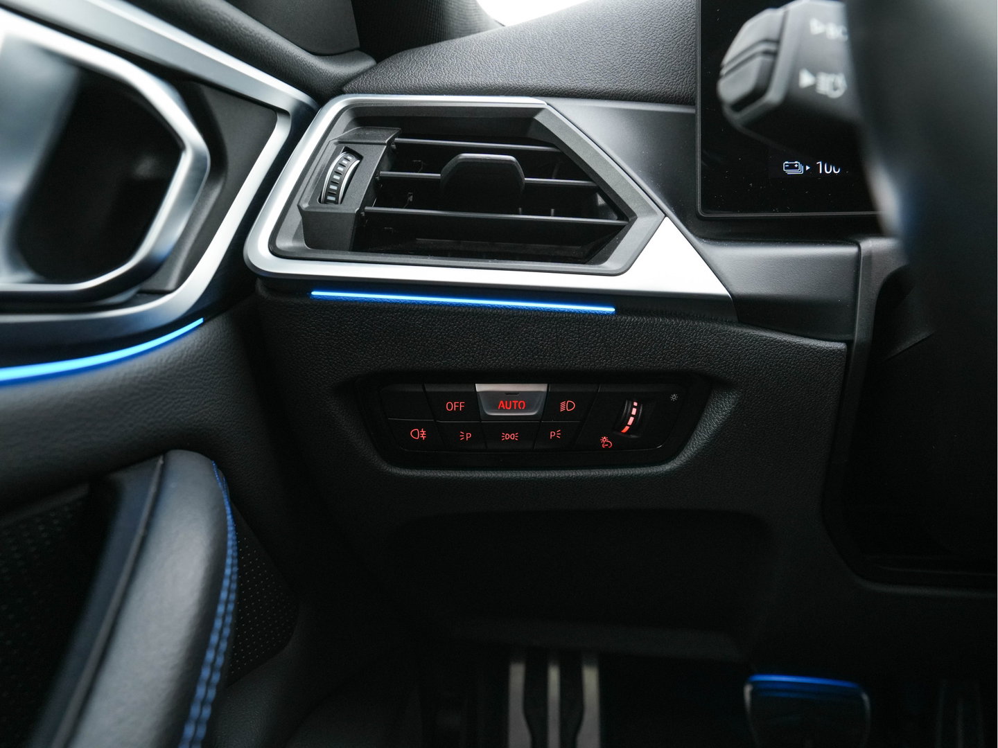 BMW i4 eDrive40 84 kWh M-Sport *M50 JAHRE* [ 3-Fase-11 kW ] {SOH-96%} (INCL-BTW) *LEATHER-ALCANTARA | FULL-LED | ADAPTIVE-CRUISE | HEATED-SPORTSEATS | CAMERA | DAB | DIGI-COCKPIT | NAVI-FULLMAP | AMBIENT-LIGHT | ECC | PDC | CARPLAY | KEYLESS | SHIFTPADDLES | 18