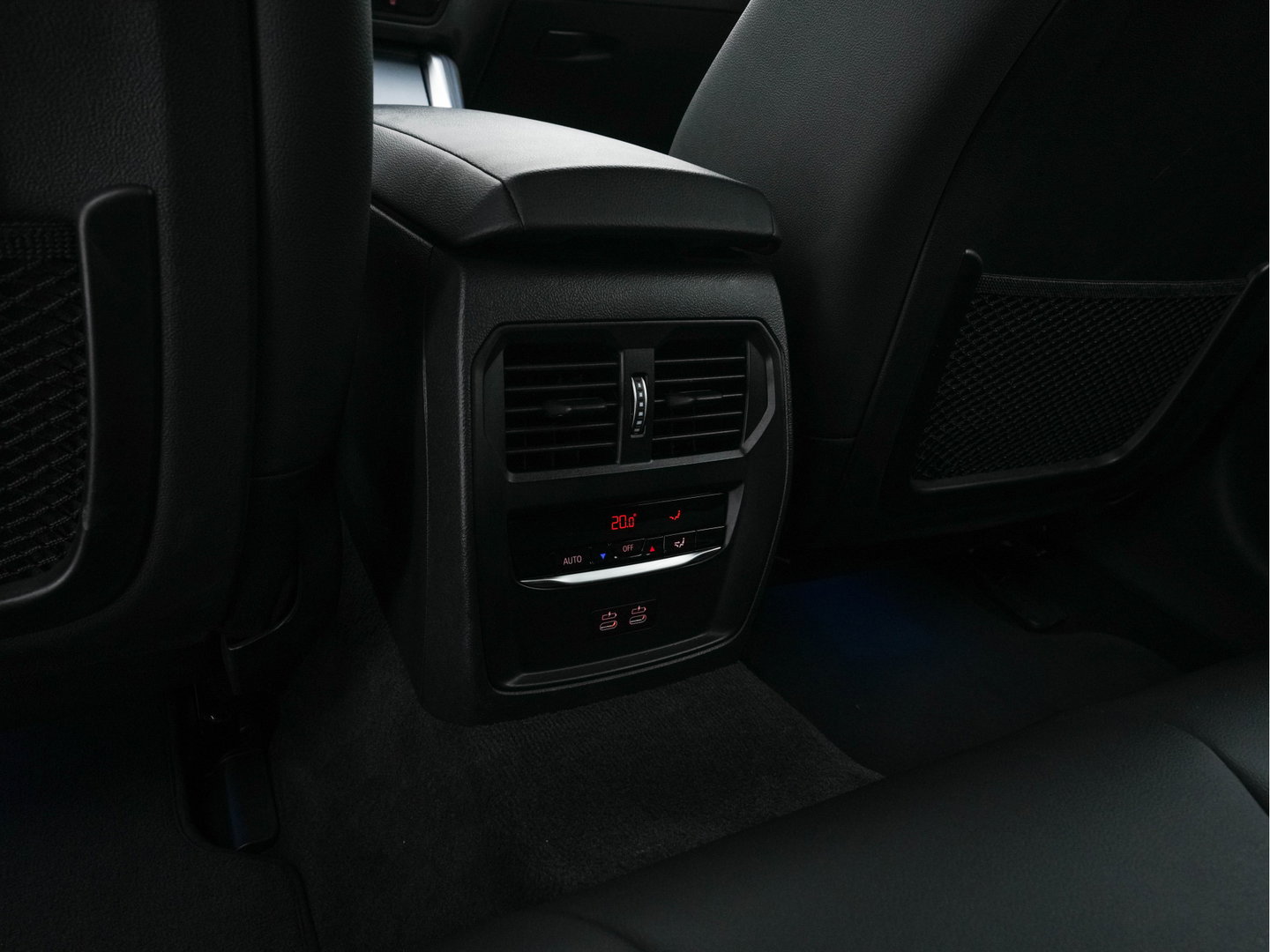 BMW i4 eDrive40 84 kWh M-Sport *M50 JAHRE* [ 3-Fase-11 kW ] {SOH-96%} (INCL-BTW) *LEATHER-ALCANTARA | FULL-LED | ADAPTIVE-CRUISE | HEATED-SPORTSEATS | CAMERA | DAB | DIGI-COCKPIT | NAVI-FULLMAP | AMBIENT-LIGHT | ECC | PDC | CARPLAY | KEYLESS | SHIFTPADDLES | 18