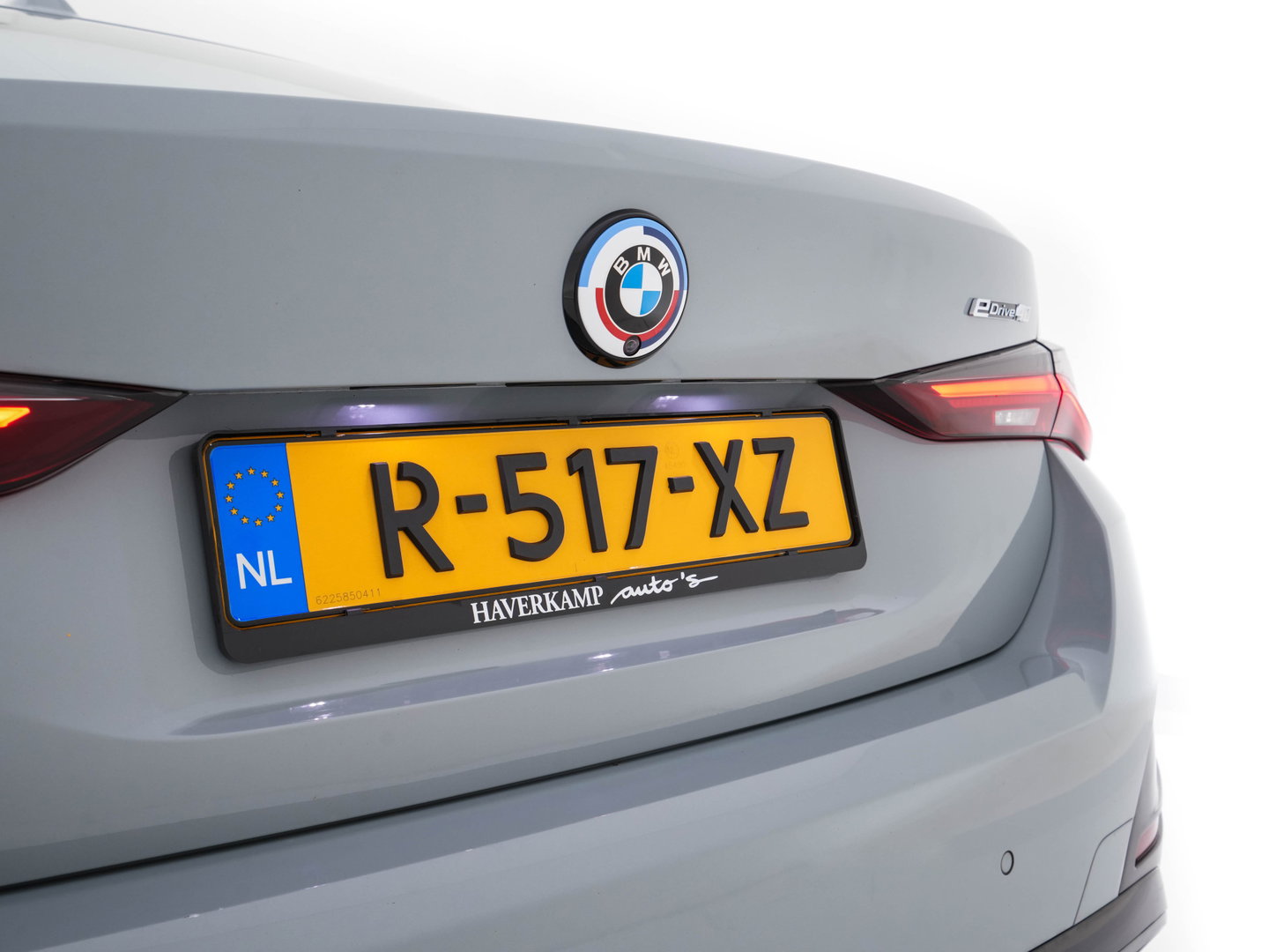 BMW i4 eDrive40 84 kWh M-Sport *M50 JAHRE* [ 3-Fase-11 kW ] {SOH-96%} (INCL-BTW) *LEATHER-ALCANTARA | FULL-LED | ADAPTIVE-CRUISE | HEATED-SPORTSEATS | CAMERA | DAB | DIGI-COCKPIT | NAVI-FULLMAP | AMBIENT-LIGHT | ECC | PDC | CARPLAY | KEYLESS | SHIFTPADDLES | 18