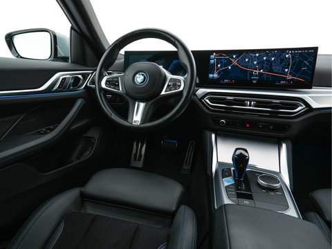BMW i4 eDrive40 84 kWh M-Sport *M50 JAHRE* [ 3-Fase-11 kW ] {SOH-96%} (INCL-BTW) *LEATHER-ALCANTARA | FULL-LED | ADAPTIVE-CRUISE | HEATED-SPORTSEATS | CAMERA | DAB | DIGI-COCKPIT | NAVI-FULLMAP | AMBIENT-LIGHT | ECC | PDC | CARPLAY | KEYLESS | SHIFTPADDLES | 18