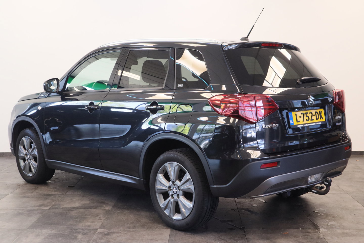 Suzuki Vitara 1.4 Boosterjet Style Smart Hybrid Navigatie Full-led Trekhaak 24 Maanden garantie* (Vraag naar de voorwaarden)