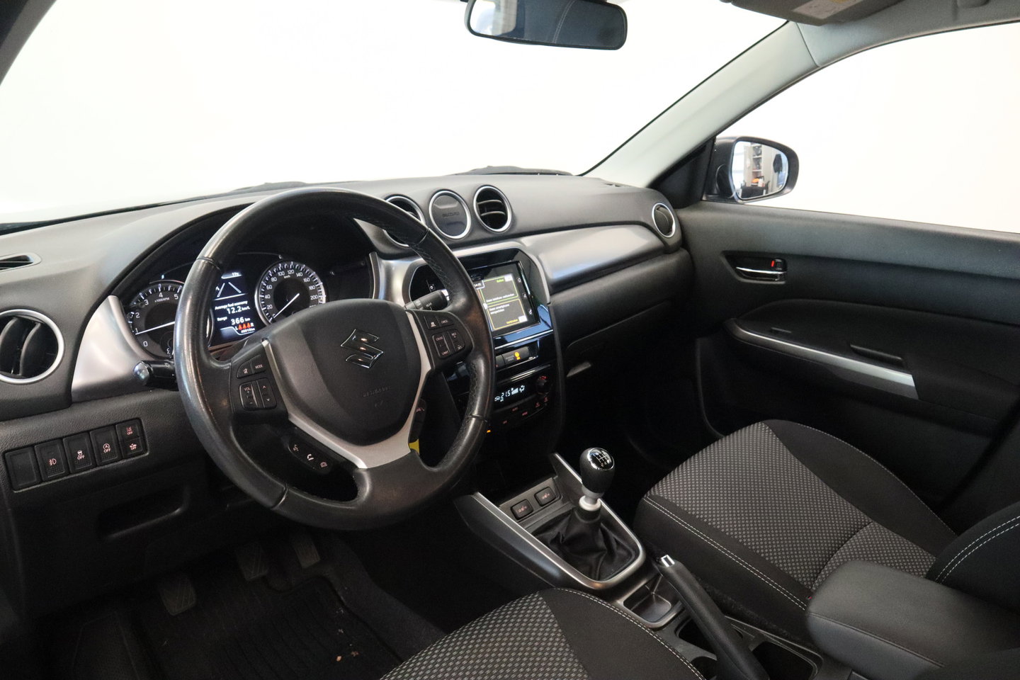 Suzuki Vitara 1.4 Boosterjet Style Smart Hybrid Navigatie Full-led Trekhaak 24 Maanden garantie* (Vraag naar de voorwaarden)