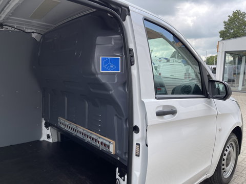 Mercedes-Benz Vito 109 CDI Lang L2H1 / rijklaar € 14.950 ex btw / lease vanaf € 329 / cruise / trekhaak / airco / navigatie / achteruit rijcamera / achterdeuren / euro 6 diesel !