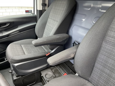 Mercedes-Benz Vito 109 CDI Lang L2H1 / rijklaar € 14.950 ex btw / lease vanaf € 329 / cruise / trekhaak / airco / navigatie / achteruit rijcamera / achterdeuren / euro 6 diesel !
