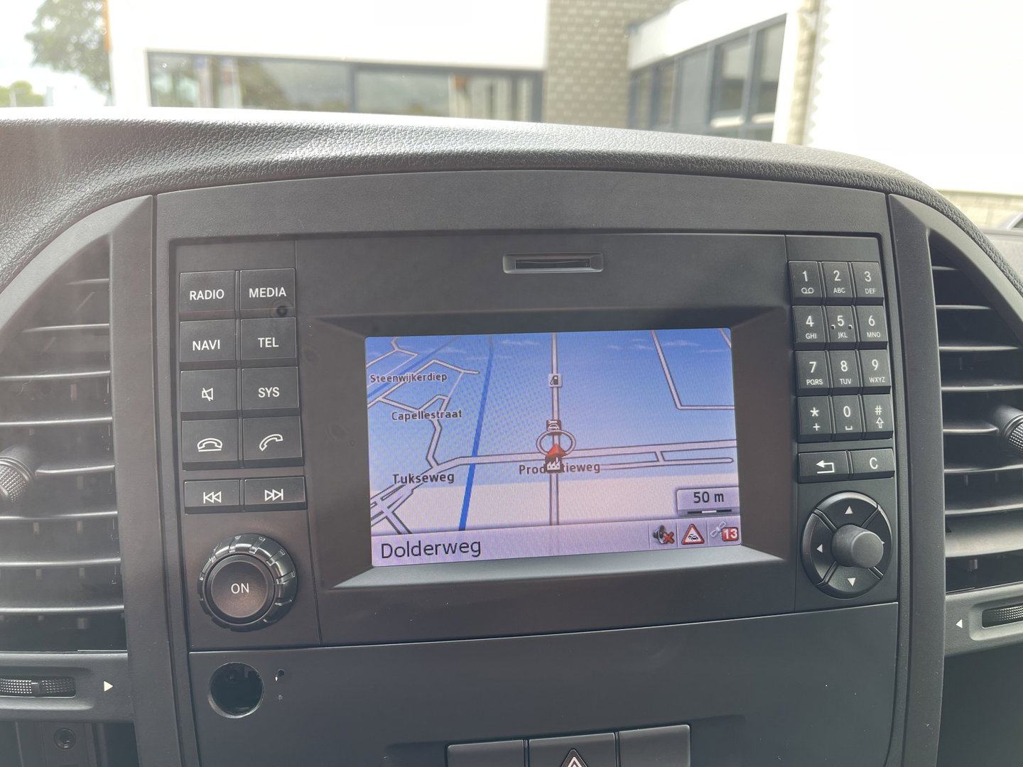 Mercedes-Benz Vito 109 CDI Lang L2H1 / rijklaar € 14.950 ex btw / lease vanaf € 329 / cruise / trekhaak / airco / navigatie / achteruit rijcamera / achterdeuren / euro 6 diesel !