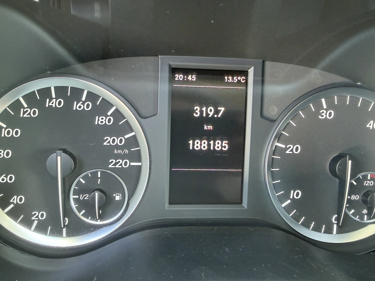 Mercedes-Benz Vito 109 CDI Lang L2H1 / rijklaar € 14.950 ex btw / lease vanaf € 329 / cruise / trekhaak / airco / navigatie / achteruit rijcamera / achterdeuren / euro 6 diesel !