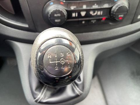 Mercedes-Benz Vito 109 CDI Lang L2H1 / rijklaar € 14.950 ex btw / lease vanaf € 329 / cruise / trekhaak / airco / navigatie / achteruit rijcamera / achterdeuren / euro 6 diesel !