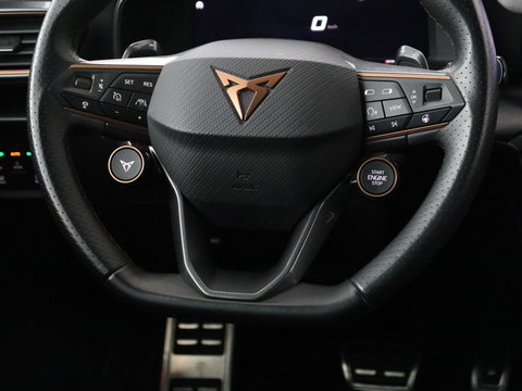 CUPRA Leon 1.4 eHybrid VZ | SOH 93,4% | Stoelverwarming | Trekhaak | Adaptive cruise | Carplay | Navigatie | Sfeerverlichting | Stuurverwarming | 19'' | Parkeerhulp | Climate control | Half leder | Sportstoelen | PHEV | Plug In