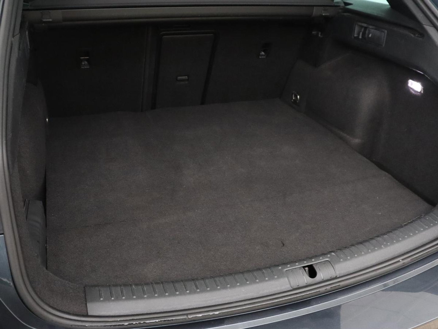 CUPRA Leon 1.4 eHybrid VZ | SOH 93,4% | Stoelverwarming | Trekhaak | Adaptive cruise | Carplay | Navigatie | Sfeerverlichting | Stuurverwarming | 19'' | Parkeerhulp | Climate control | Half leder | Sportstoelen | PHEV | Plug In