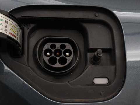 CUPRA Leon 1.4 eHybrid VZ | SOH 93,4% | Stoelverwarming | Trekhaak | Adaptive cruise | Carplay | Navigatie | Sfeerverlichting | Stuurverwarming | 19'' | Parkeerhulp | Climate control | Half leder | Sportstoelen | PHEV | Plug In