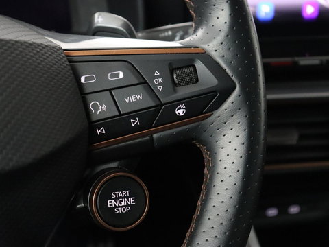 CUPRA Leon 1.4 eHybrid VZ | SOH 93,4% | Stoelverwarming | Trekhaak | Adaptive cruise | Carplay | Navigatie | Sfeerverlichting | Stuurverwarming | 19'' | Parkeerhulp | Climate control | Half leder | Sportstoelen | PHEV | Plug In