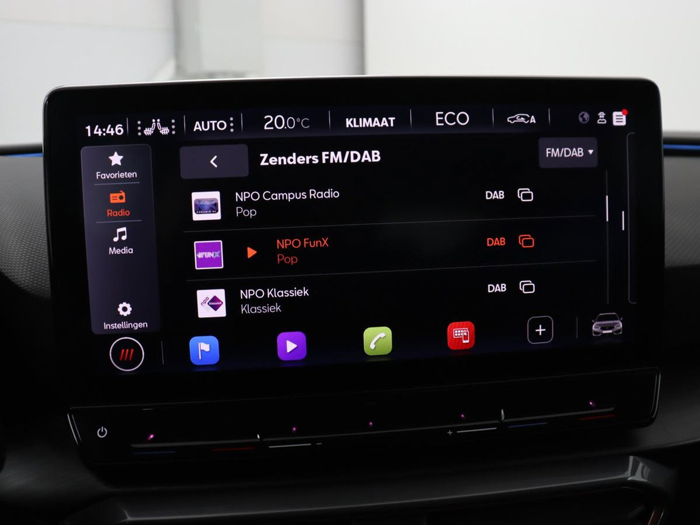 CUPRA Leon 1.4 eHybrid VZ | SOH 93,4% | Stoelverwarming | Trekhaak | Adaptive cruise | Carplay | Navigatie | Sfeerverlichting | Stuurverwarming | 19'' | Parkeerhulp | Climate control | Half leder | Sportstoelen | PHEV | Plug In