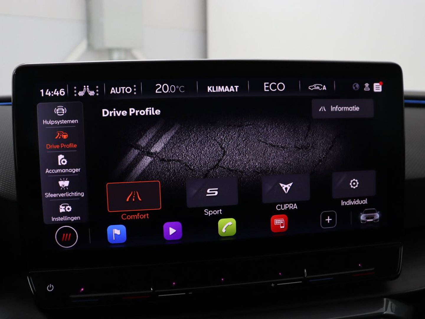 CUPRA Leon 1.4 eHybrid VZ | SOH 93,4% | Stoelverwarming | Trekhaak | Adaptive cruise | Carplay | Navigatie | Sfeerverlichting | Stuurverwarming | 19'' | Parkeerhulp | Climate control | Half leder | Sportstoelen | PHEV | Plug In