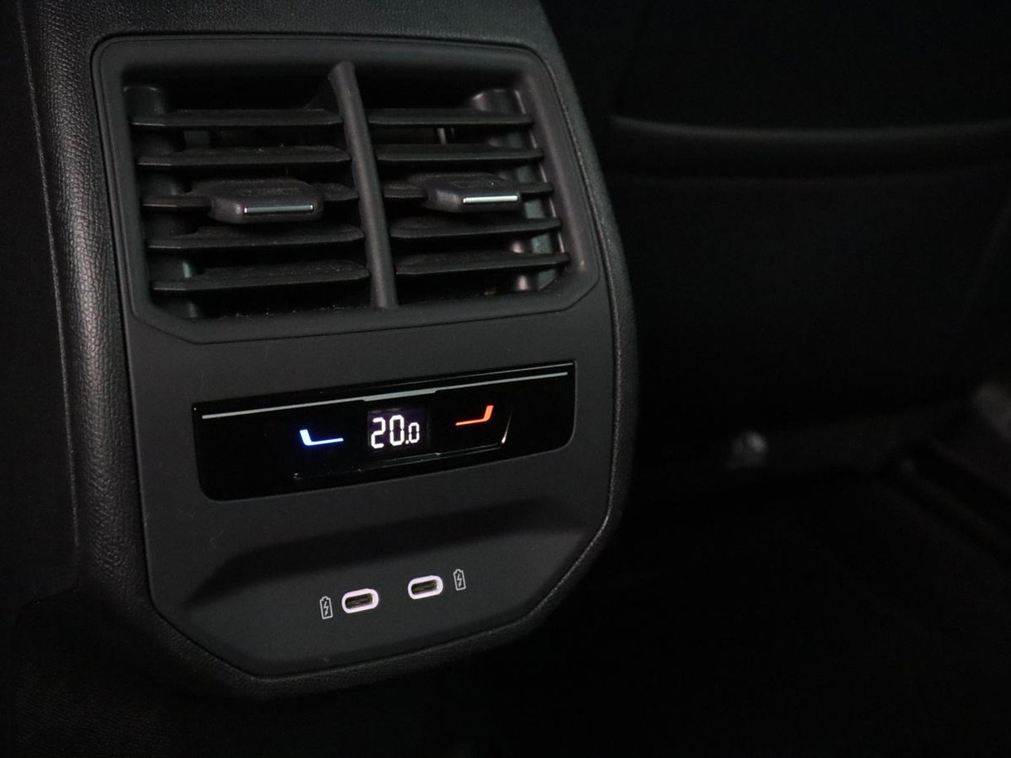 CUPRA Leon 1.4 eHybrid VZ | SOH 93,4% | Stoelverwarming | Trekhaak | Adaptive cruise | Carplay | Navigatie | Sfeerverlichting | Stuurverwarming | 19'' | Parkeerhulp | Climate control | Half leder | Sportstoelen | PHEV | Plug In