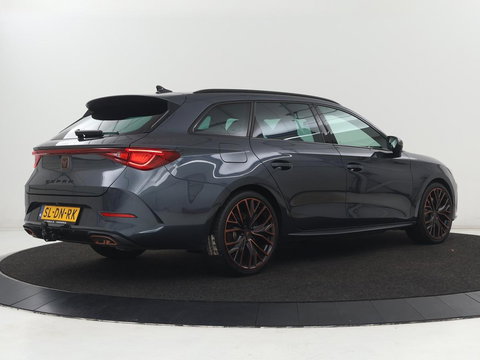 CUPRA Leon 1.4 eHybrid VZ | SOH 93,4% | Stoelverwarming | Trekhaak | Adaptive cruise | Carplay | Navigatie | Sfeerverlichting | Stuurverwarming | 19'' | Parkeerhulp | Climate control | Half leder | Sportstoelen | PHEV | Plug In