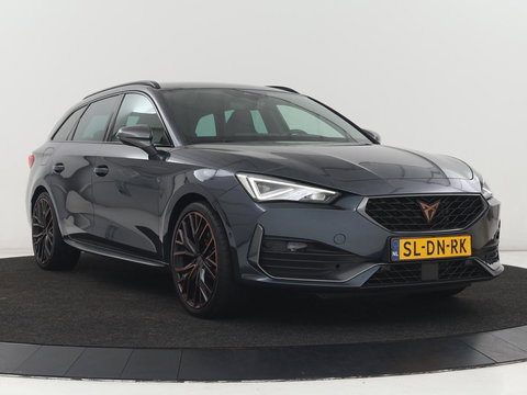 CUPRA Leon 1.4 eHybrid VZ | SOH 93,4% | Stoelverwarming | Trekhaak | Adaptive cruise | Carplay | Navigatie | Sfeerverlichting | Stuurverwarming | 19'' | Parkeerhulp | Climate control | Half leder | Sportstoelen | PHEV | Plug In