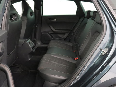 CUPRA Leon 1.4 eHybrid VZ | SOH 93,4% | Stoelverwarming | Trekhaak | Adaptive cruise | Carplay | Navigatie | Sfeerverlichting | Stuurverwarming | 19'' | Parkeerhulp | Climate control | Half leder | Sportstoelen | PHEV | Plug In