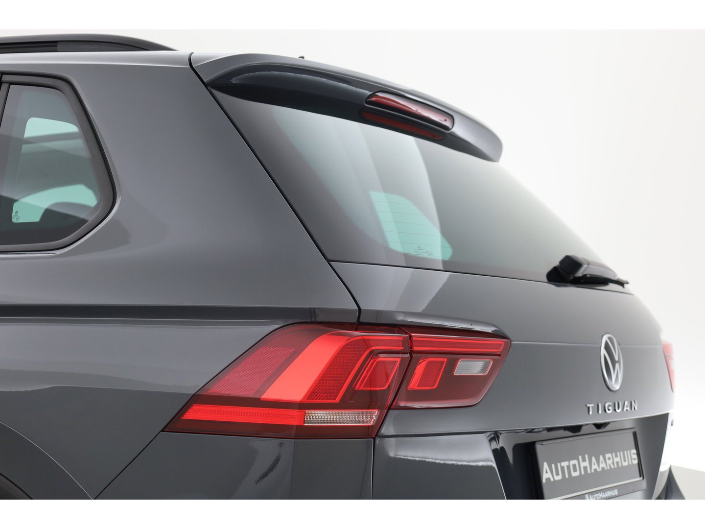 Volkswagen Tiguan 1.4 TSI eHybrid Life | Pano | IQ. Light | Digi. Dashboard | Camera | Adapt. Cruise | 4x Stoelverw. | Apple CarPlay |