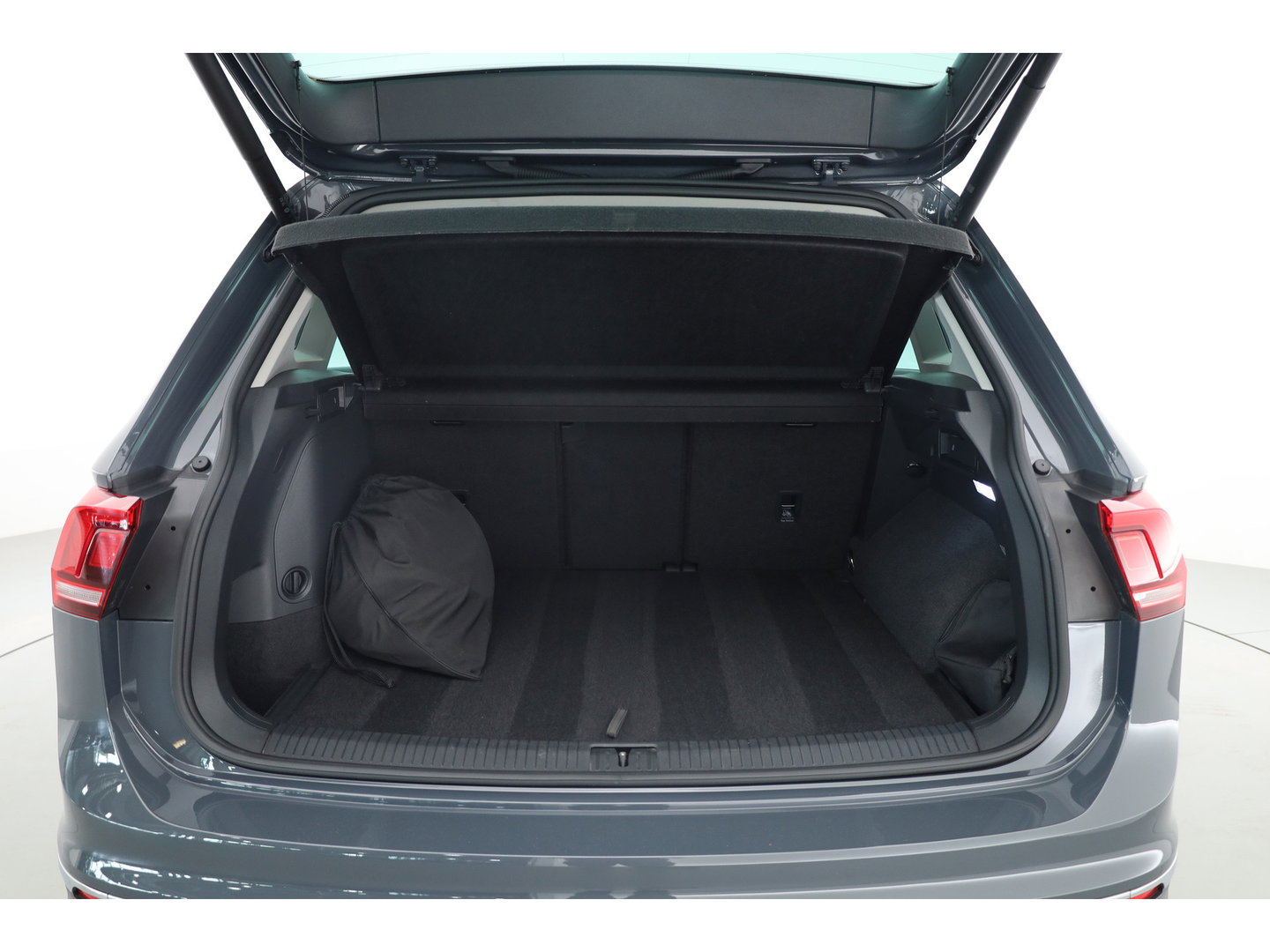 Volkswagen Tiguan 1.4 TSI eHybrid Life | Pano | IQ. Light | Digi. Dashboard | Camera | Adapt. Cruise | 4x Stoelverw. | Apple CarPlay |