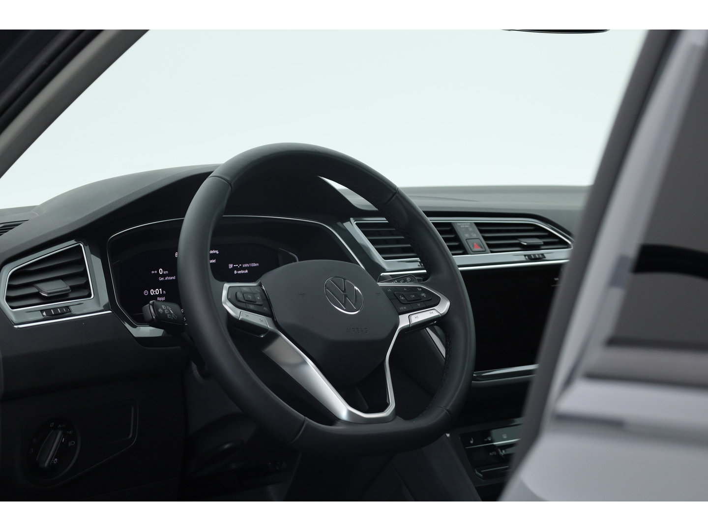 Volkswagen Tiguan 1.4 TSI eHybrid Life | Pano | IQ. Light | Digi. Dashboard | Camera | Adapt. Cruise | 4x Stoelverw. | Apple CarPlay |