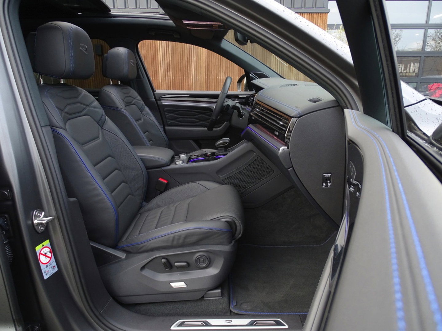 Volkswagen Touareg 3.0 TSi R eHybr 462PK 4M / Highline / 2024 / LED