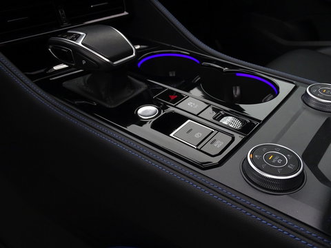 Volkswagen Touareg 3.0 TSi R eHybr 462PK 4M / Highline / 2024 / LED