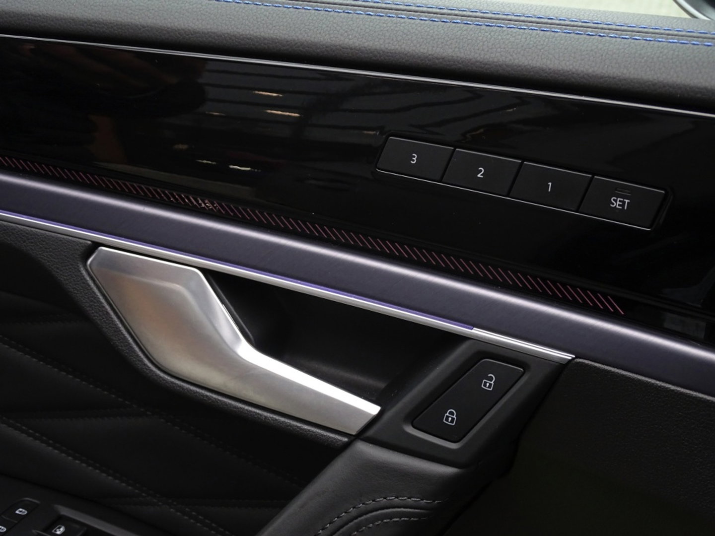 Volkswagen Touareg 3.0 TSi R eHybr 462PK 4M / Highline / 2024 / LED