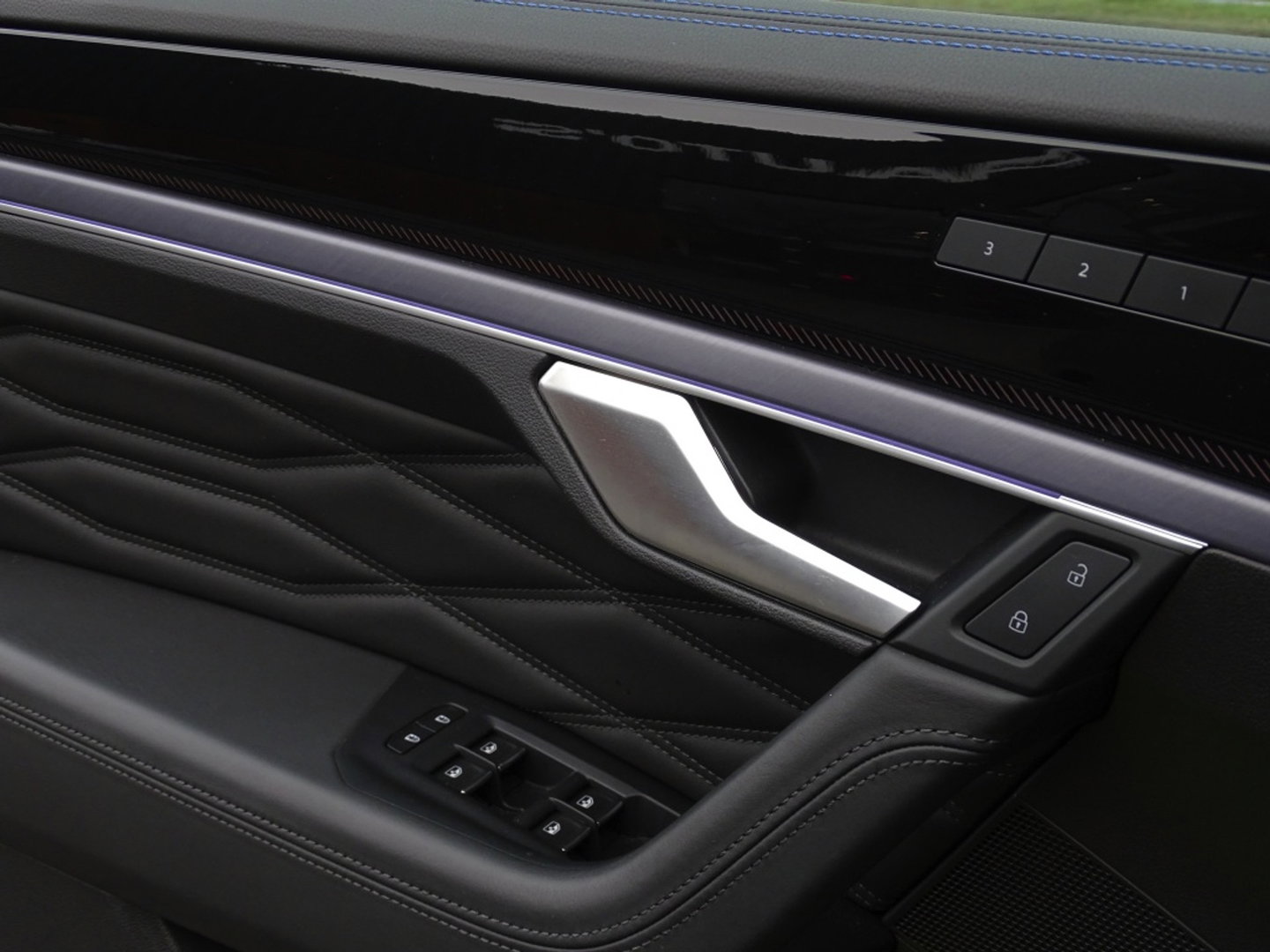 Volkswagen Touareg 3.0 TSi R eHybr 462PK 4M / Highline / 2024 / LED