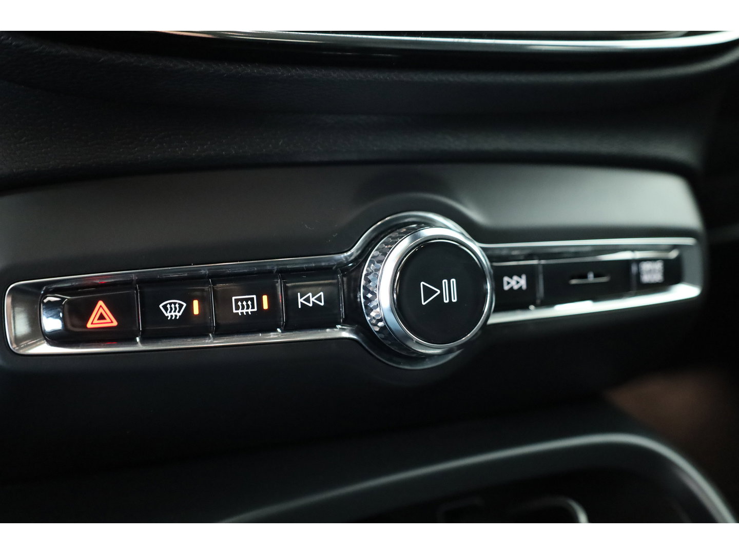 Volvo XC40 1.5 T5 Recharge Inscription | Pilot Assist | Apple CarPlay & Android | Navi |Stoel-Stuurverw. | Achteruitrijcamera | DAB