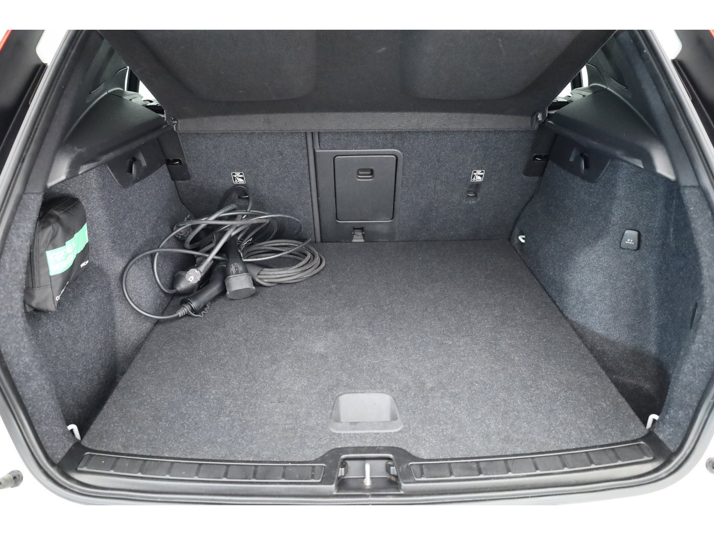 Volvo XC40 1.5 T5 Recharge Inscription | Pilot Assist | Apple CarPlay & Android | Navi |Stoel-Stuurverw. | Achteruitrijcamera | DAB