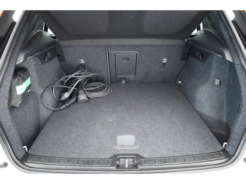 Volvo XC40 1.5 T5 Recharge Inscription | Pilot Assist | Apple CarPlay & Android | Navi |Stoel-Stuurverw. | Achteruitrijcamera | DAB