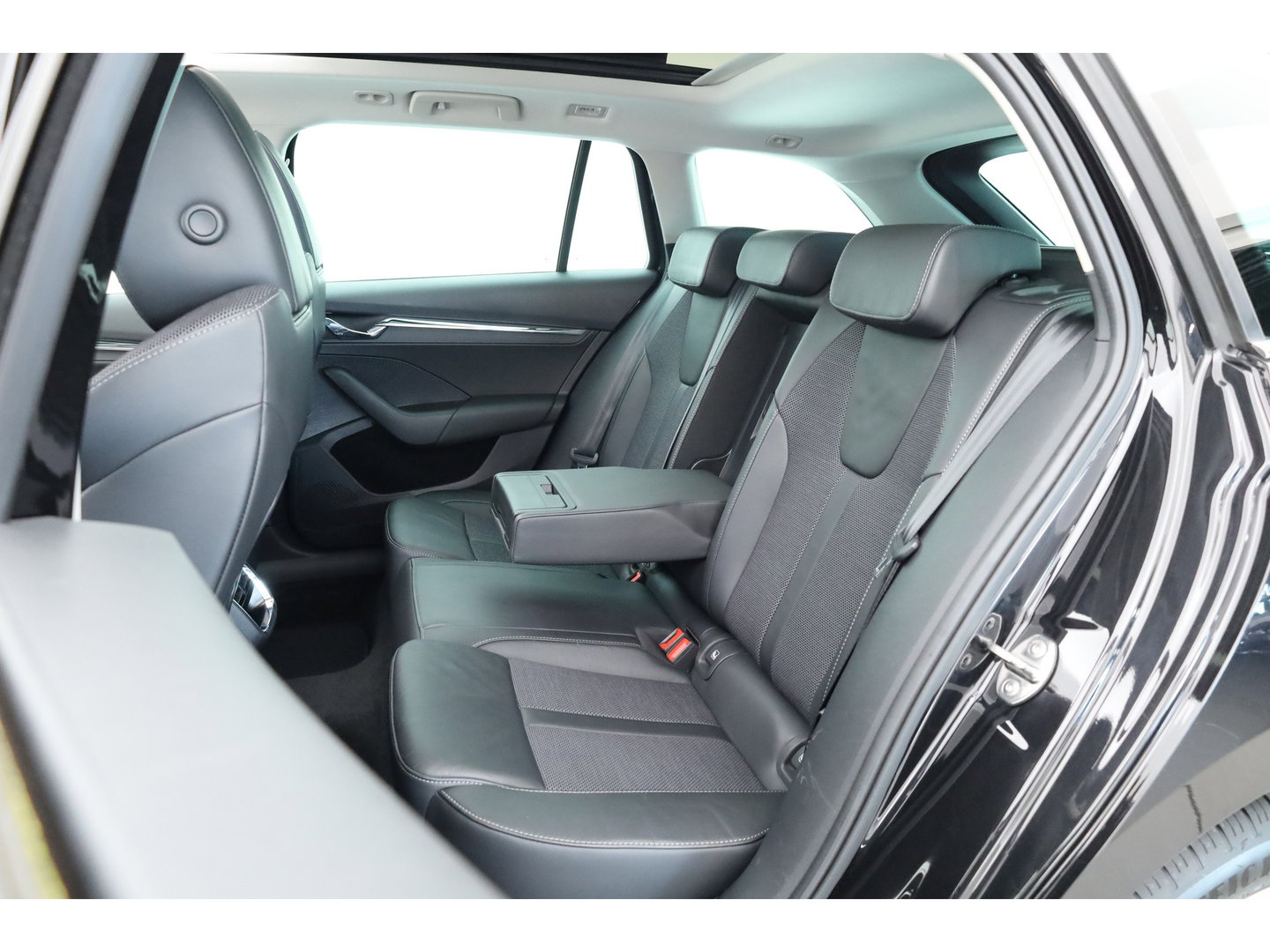 Škoda Octavia Combi 1.4 TSI iV PHEV Business | Adapt. Cruise | Pano | Head-Up Display | Memory |  Apple CarPlay & Android Auto |