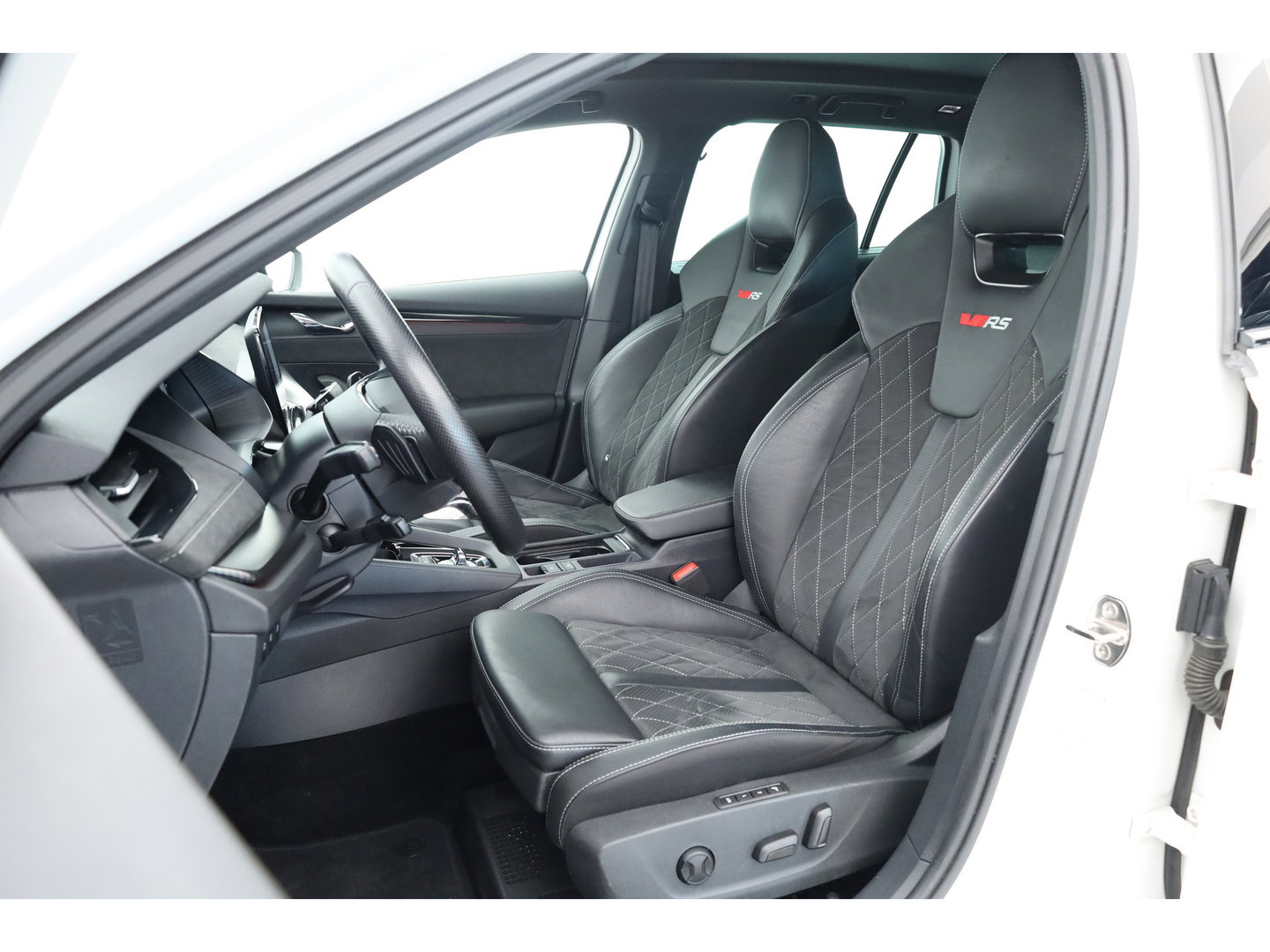 Škoda Octavia Combi 1.4 TSI RS iV PHEV Business | Pano | HUD | Canton Audio | Massage | Elek. Stoelen | Keyless | Camera | Adapt. Cruise