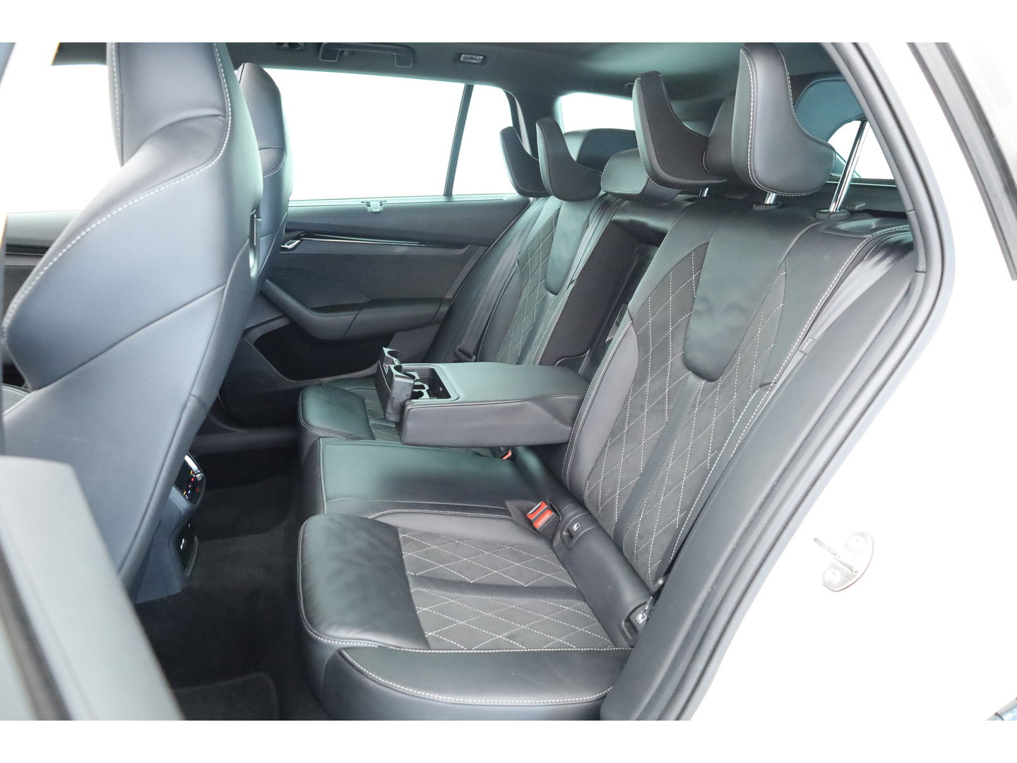 Škoda Octavia Combi 1.4 TSI RS iV PHEV Business | Pano | HUD | Canton Audio | Massage | Elek. Stoelen | Keyless | Camera | Adapt. Cruise