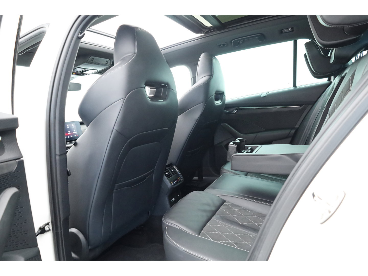 Škoda Octavia Combi 1.4 TSI RS iV PHEV Business | Pano | HUD | Canton Audio | Massage | Elek. Stoelen | Keyless | Camera | Adapt. Cruise