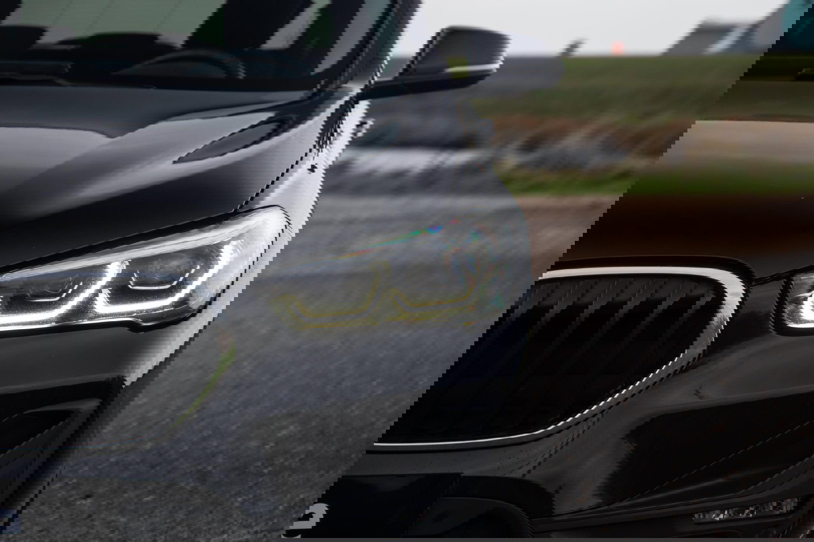 BMW X1 xDrive25e Executive CAMERA / CARPLAY / HEAD UP DISPLAY / LEDER / LED / CRUISE CONTROLE / STOELVERWARMING