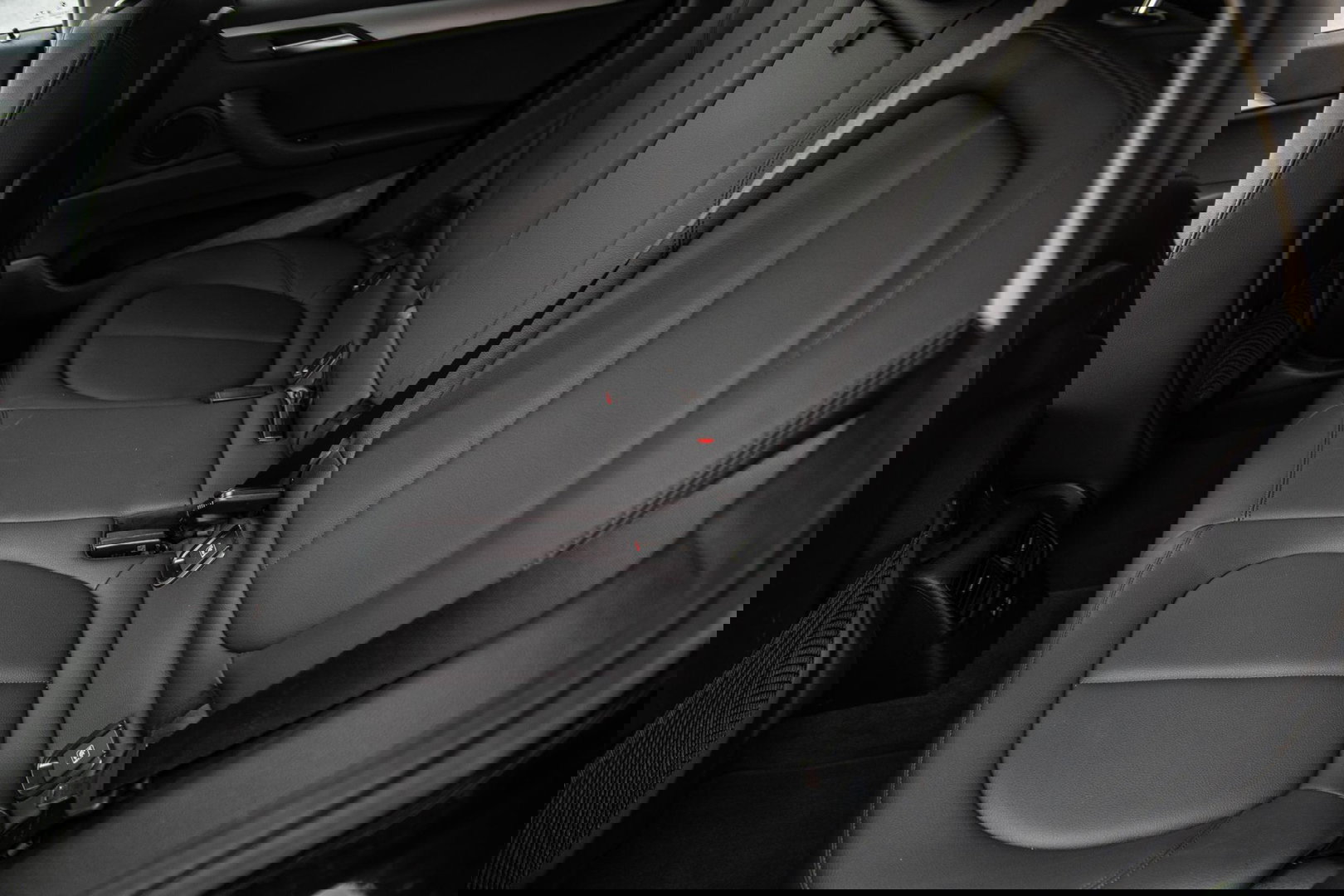 BMW X1 xDrive25e Executive CAMERA / CARPLAY / HEAD UP DISPLAY / LEDER / LED / CRUISE CONTROLE / STOELVERWARMING